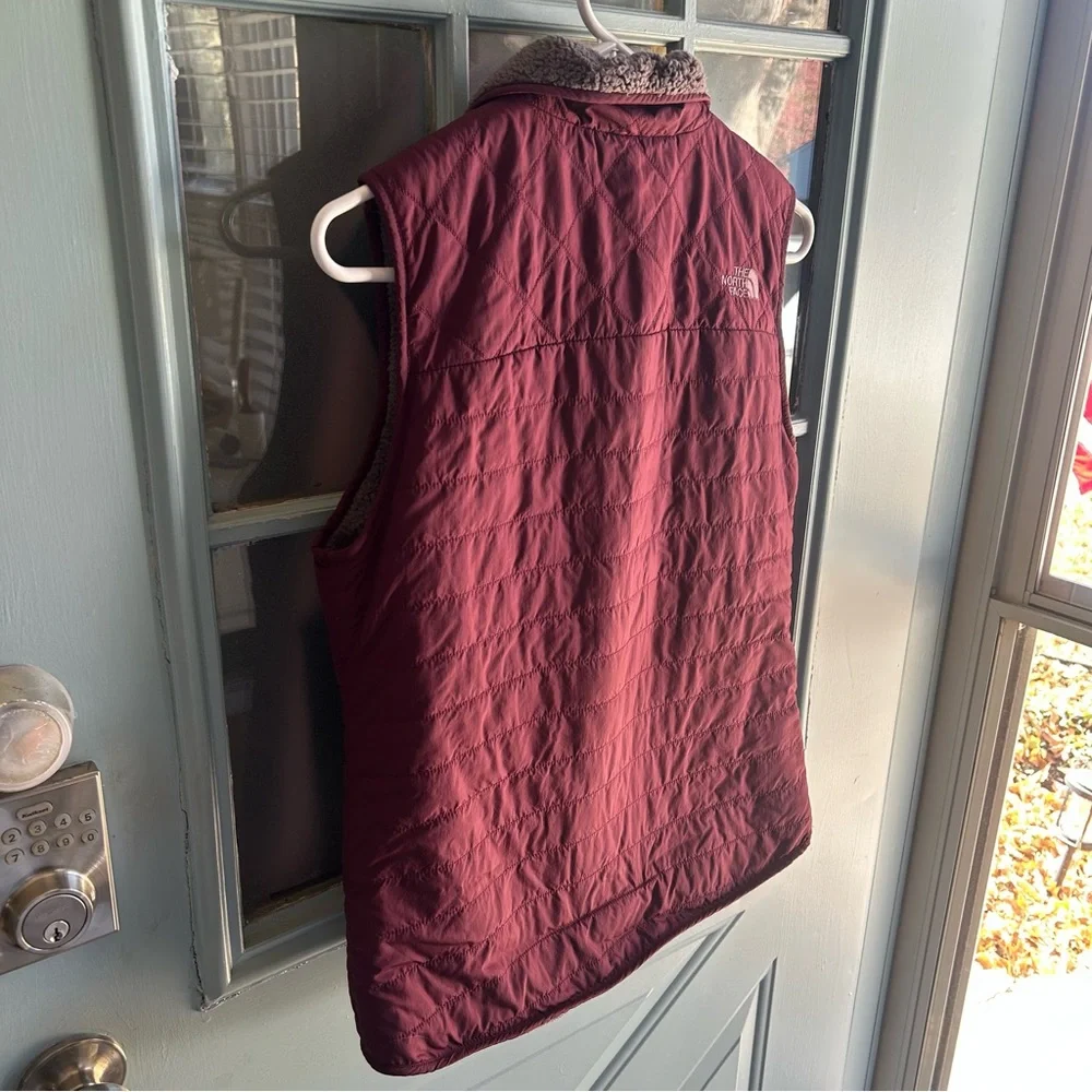 The North Face Puffer Vest Fuzzy Sherpa Outdoor Coat Water Repellent Burgundy S